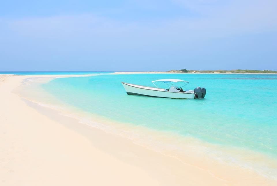 5 Secrets of Los Roques that only the captains know (and how to experience paradise without spending a fortune)